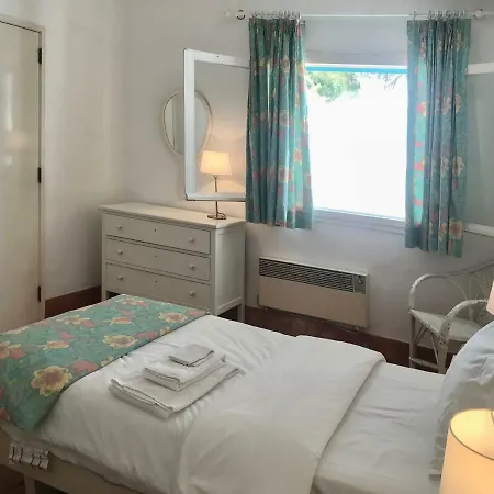 Casa Aldeamento Prainha T4 阿尔沃尔